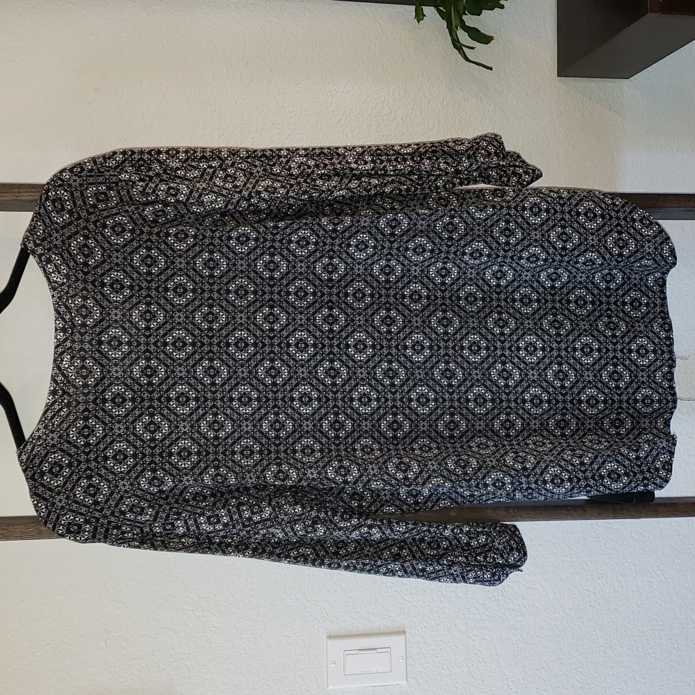 3/$12 Blouse Tunic V Neck Button Down Black Grey White XL-runs small - Picture 8 of 13
